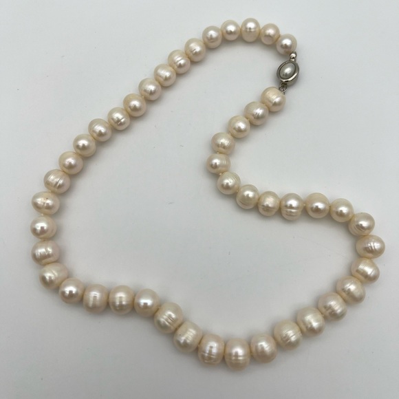Vintage Cultured Pearl Hand Knotted Necklace - Picture 3 of 3